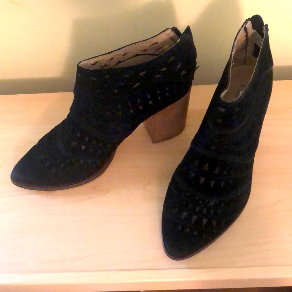 Steve Madden Genuine Black Suede Booties 8.5